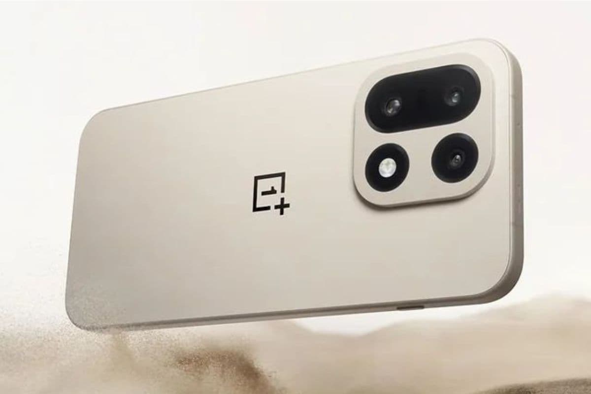 17000 रुपये सस्ता मिल रहा OnePlus 15, मिलता है 50MP का ट्रिपल कैमरा और 7300mAh की बड़ी बैटरी