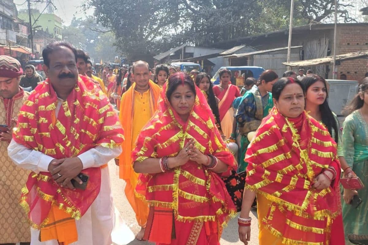 महाशिवरात्रि पर भोले बाबा की शरण में राजमहल के निकाय चुनाव प्रत्याशी, कलश यात्रा में हुए शामिल