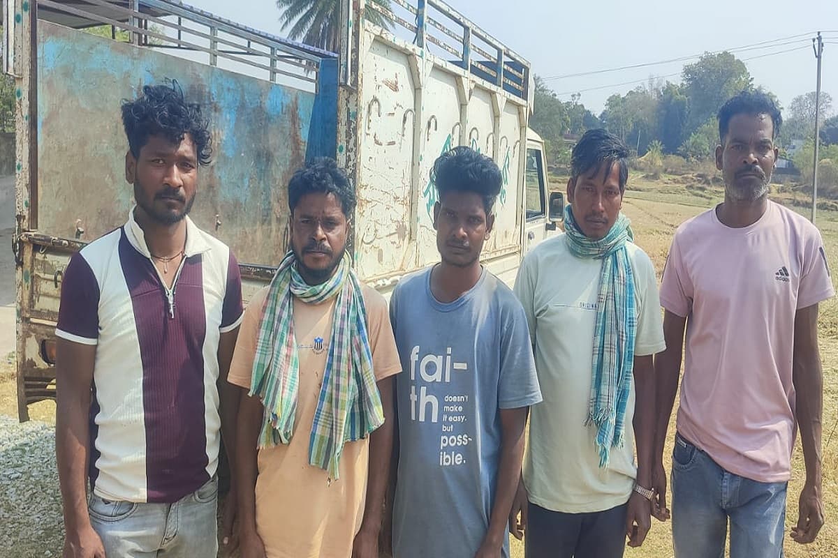 बिजली के खंभे से टकराई तेज रफ्तार मोटरसाइकिल! एक की मौत, दूसरा घायल