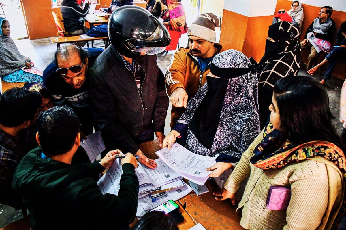 बंगाल में 60 लाख मतदाताओं की किस्मत अधर में, समय पर पब्लिश होगी वोटर लिस्ट!