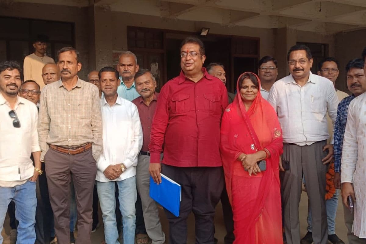 Saraikela: नगर पंचायत अध्यक्ष पद पर मनोज चौधरी, राजा प्रताप आदित्य और प्रदीप आचार्य ने किया नॉमिनेशन