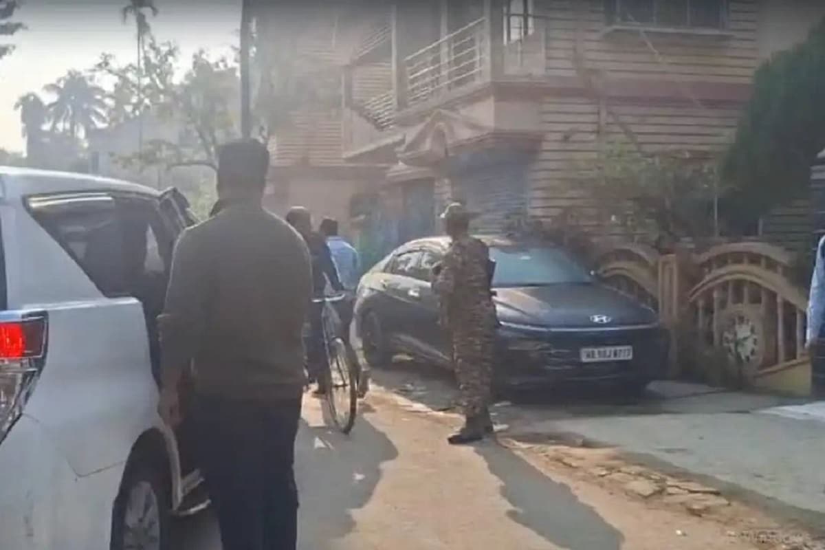 बंगाल के नदिया में इनकम टैक्स का छापा, बिजनेसमैन के घर और फैक्ट्री में तलाशी