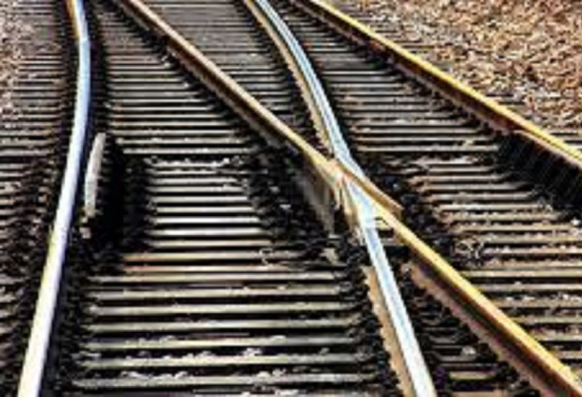 बंगाल में रेलवे ट्रैक पर संदिग्ध बम होने की सूचना, सैंथिया के पास रोकी गयी ट्रेनों की आवाजाही