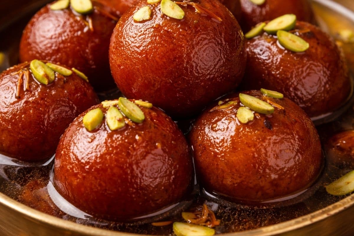 घर पर बनाएं शुगर फ्री गुलाब जामुन,  त्योहारों की मिठास अब हेल्दी अंदाज में