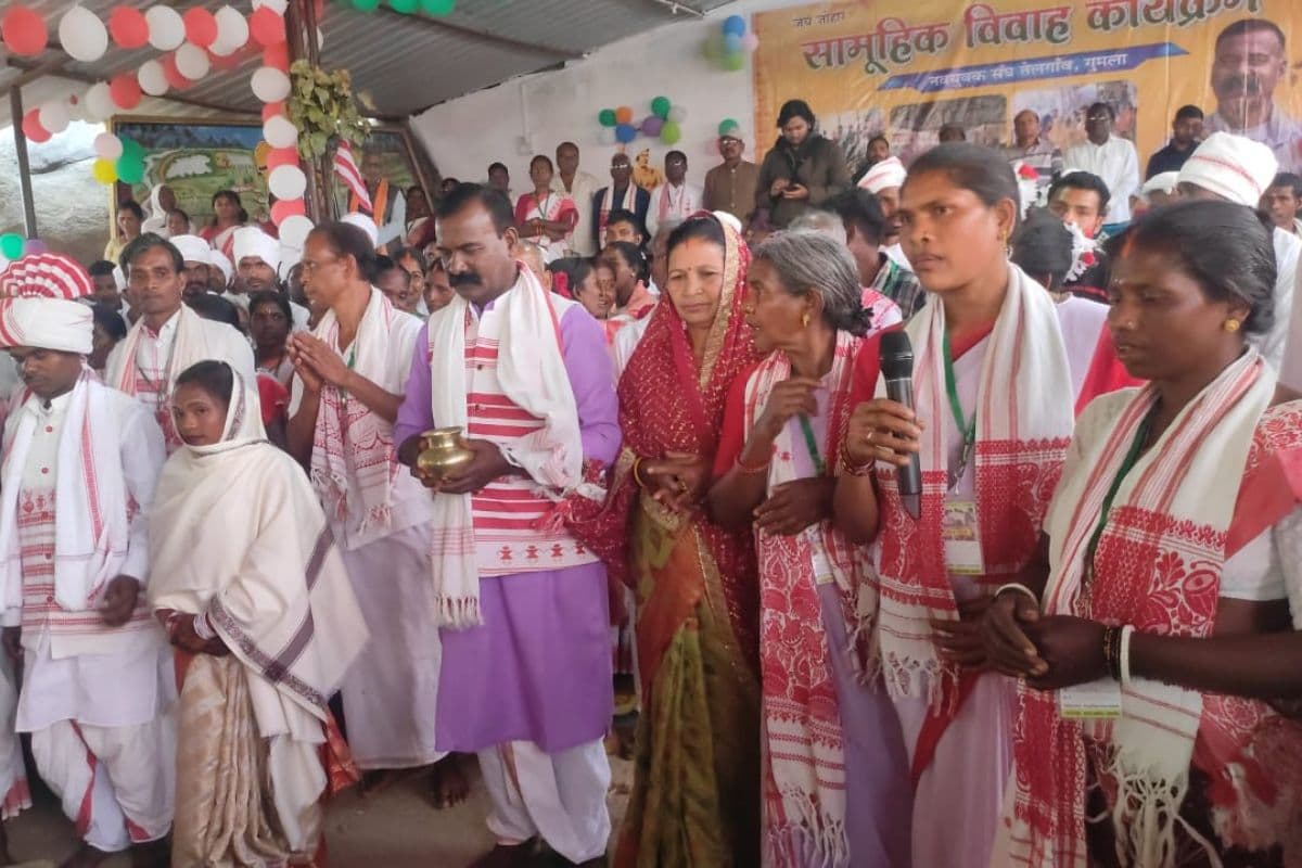 ढुकू का कलंक मिटा, Gumla के तेलगांव में 101 जोड़ों का सामूहिक विवाह