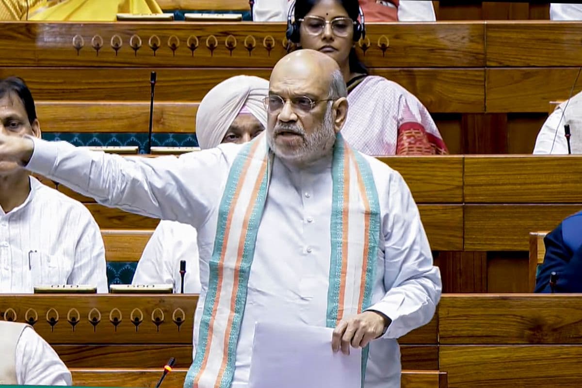 लोकसभा में गरजे अमित शाह, कहा- गोली से देंगे गोली का जवाब, हथियार डाल दें नक्सली