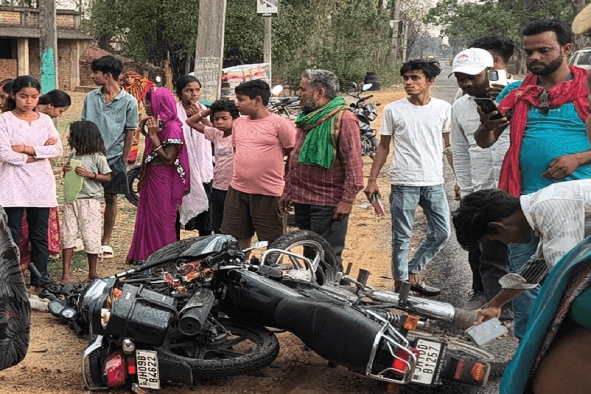 बोकारो के नावाडीह में दो मोटरसाइकिलों की जोरदार टक्कर, दो की मौत दो घायल