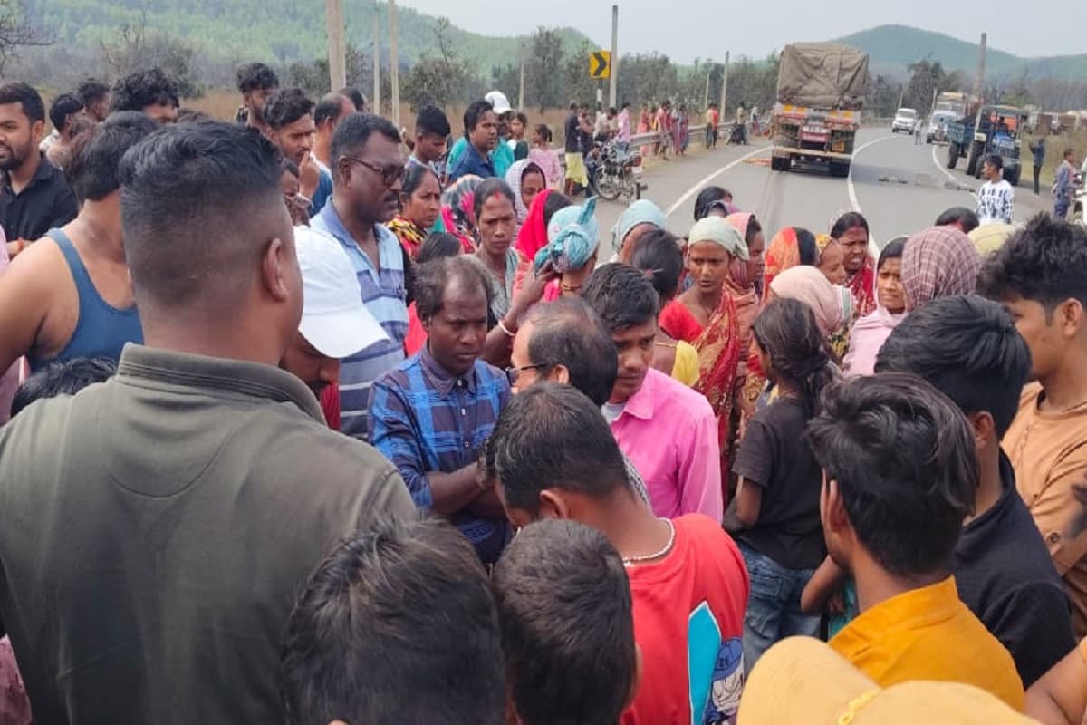 चांडिल के सड़क हादसे में महिला की मौत, मुआवजे की मांग पर रोड जाम