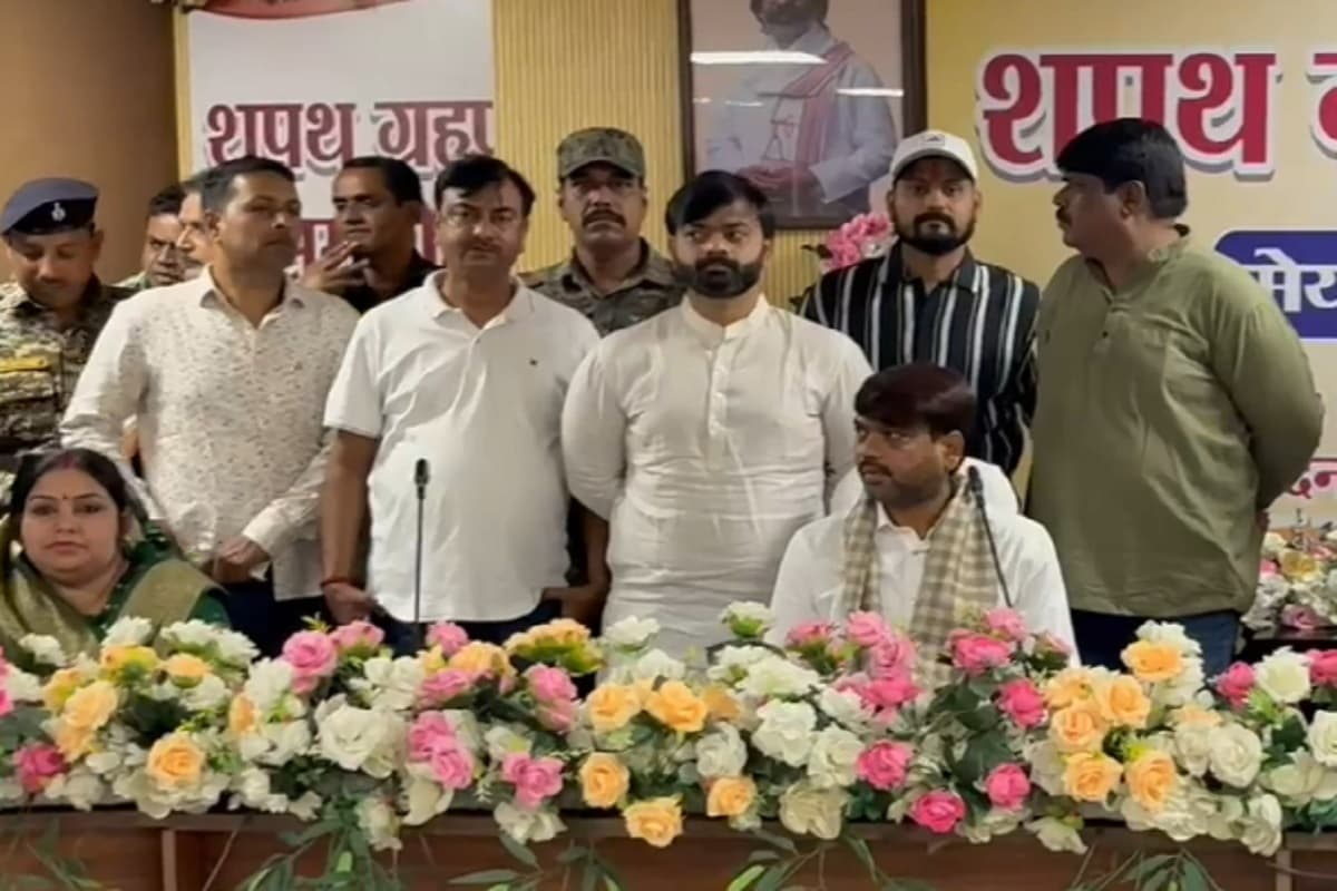 धनबाद में सिंह की नगर सरकार, मेयर संजीव सिंह और पार्षदों ने ली शपथ