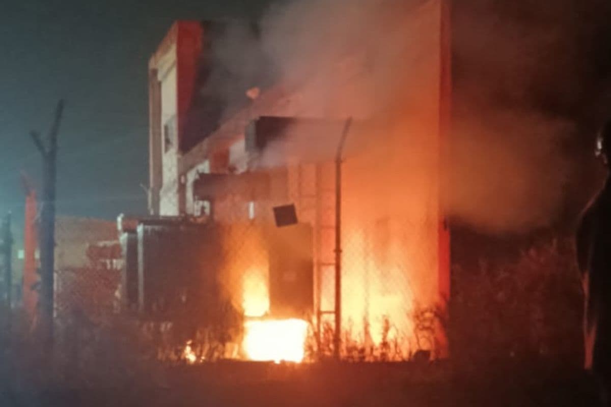 बोकारो का चंद्रपुरा DVC प्लांट में भीषण आग, CISF की वजह से टला बड़ा हादसा, धू-धू कर जला एमसीसी-2 पैनल