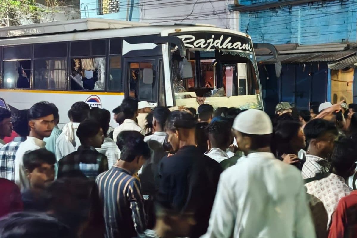 Giridih: ईद की खुशियां मातम में बदली, बेटे के सामने बस ने मां को कुचला; मौके पर मौत