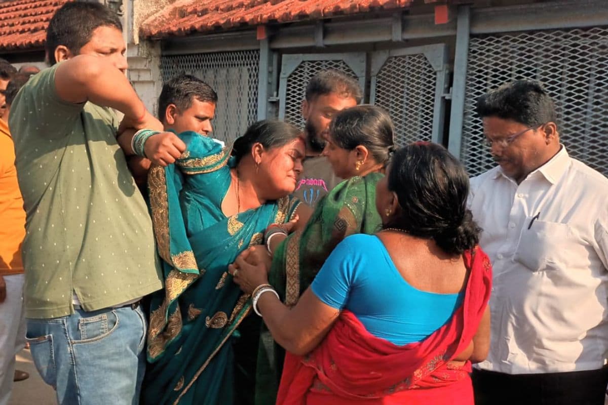 Dhanbad: गयाजी के ट्रेन मैनेजर की गोमो स्टेशन पर मौत, दहाड़े मारकर रोती रही पत्नी