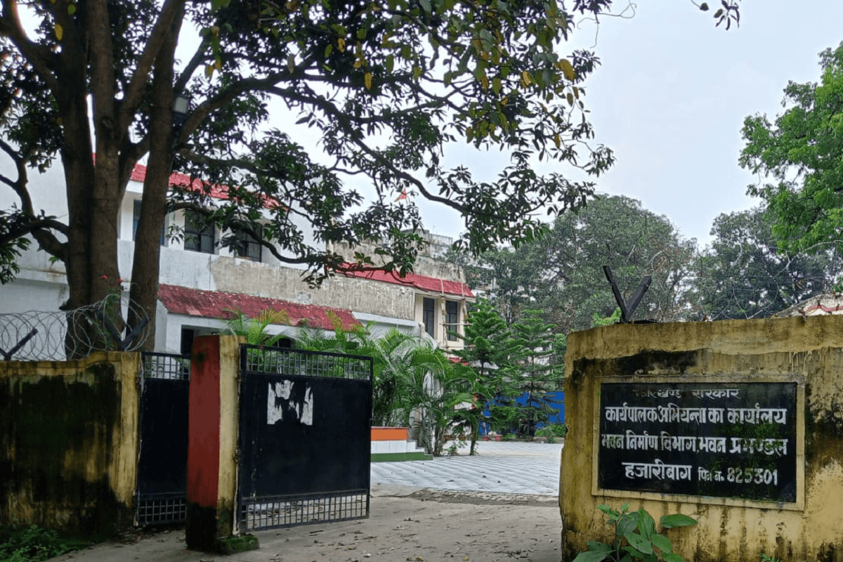 सरकारी ठेके के लिए हजारीबाग में कोहराम, विभागों की टेंडर प्रक्रिया पर ठेकेदारों का हल्ला