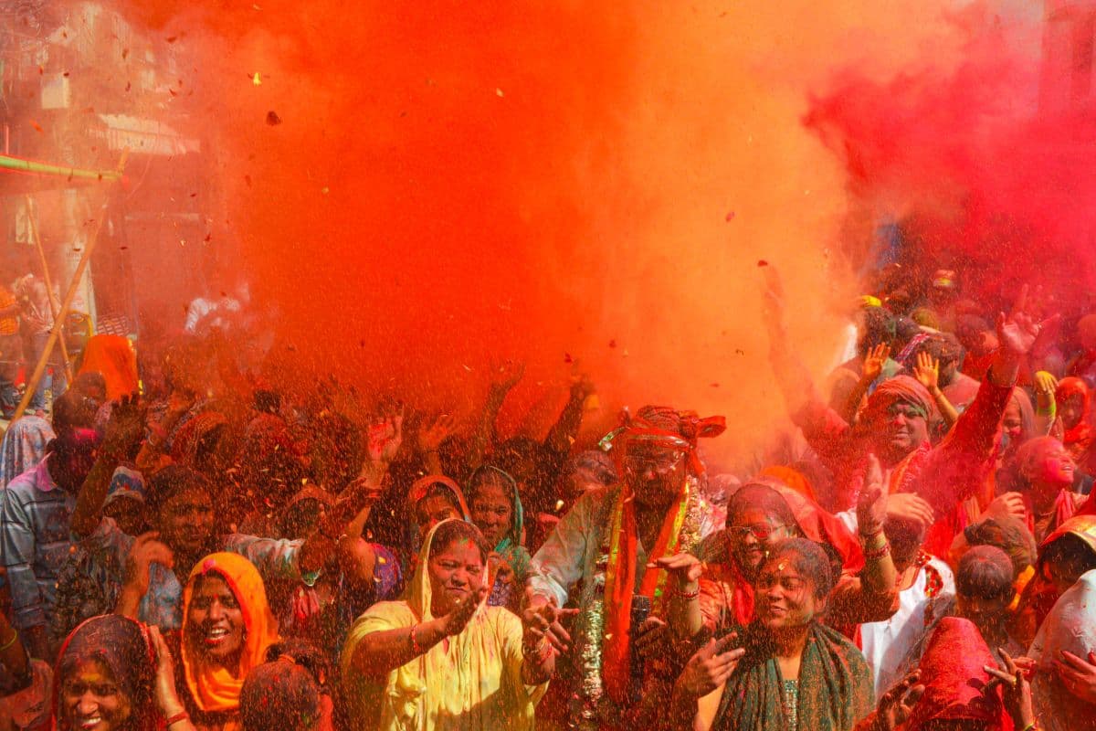 दबी हुई ऊर्जा का सांस्कृतिक विस्तार है होली, पढ़ें परिचय दास का आलेख