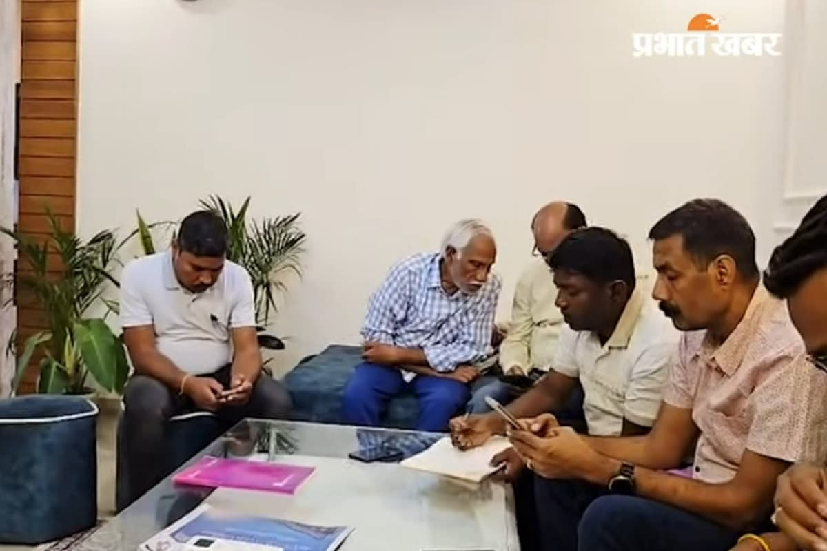 Hormuz Crisis: कैप्टन राकेश रंजन का शव दुबई से लाने की कोशिश तेज, रक्षा राज्यमंत्री ने विदेश मंत्रालय से किया संपर्क