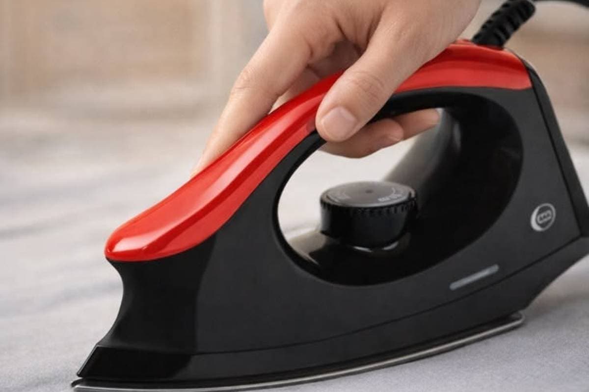 कपड़ों के साथ-साथ घर के इन कामों में भी करें आयरन का इस्तेमाल