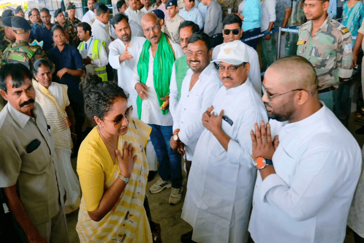 असम चुनाव में प्रचार के लिए रवाना हुईं कल्पना सोरेन, देवघर एयरपोर्ट पर भव्य स्वागत