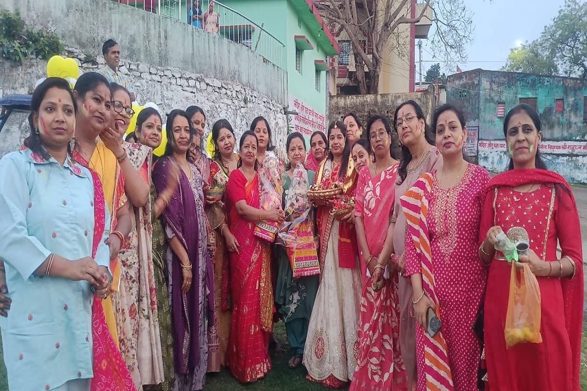 कतरास में हर्षोल्लास से मना गणगौर का त्योहार, मारवाड़ी महिलाओं के नेतृत्व में भव्य आयोजन