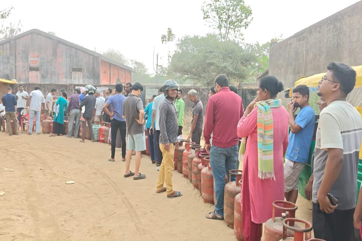 झारखंड में रसोई गैस की किल्लत बढ़ी, रांची में कॉमर्शियल सिलेंडर की सप्लाई पर रोक