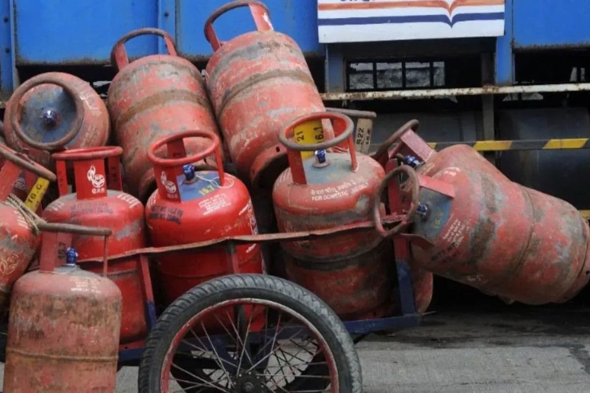 गैस बुकिंग के बाद कितने दिन में घर आना चाहिए सिलेंडर? देरी होने पर ऐसे करें शिकायत