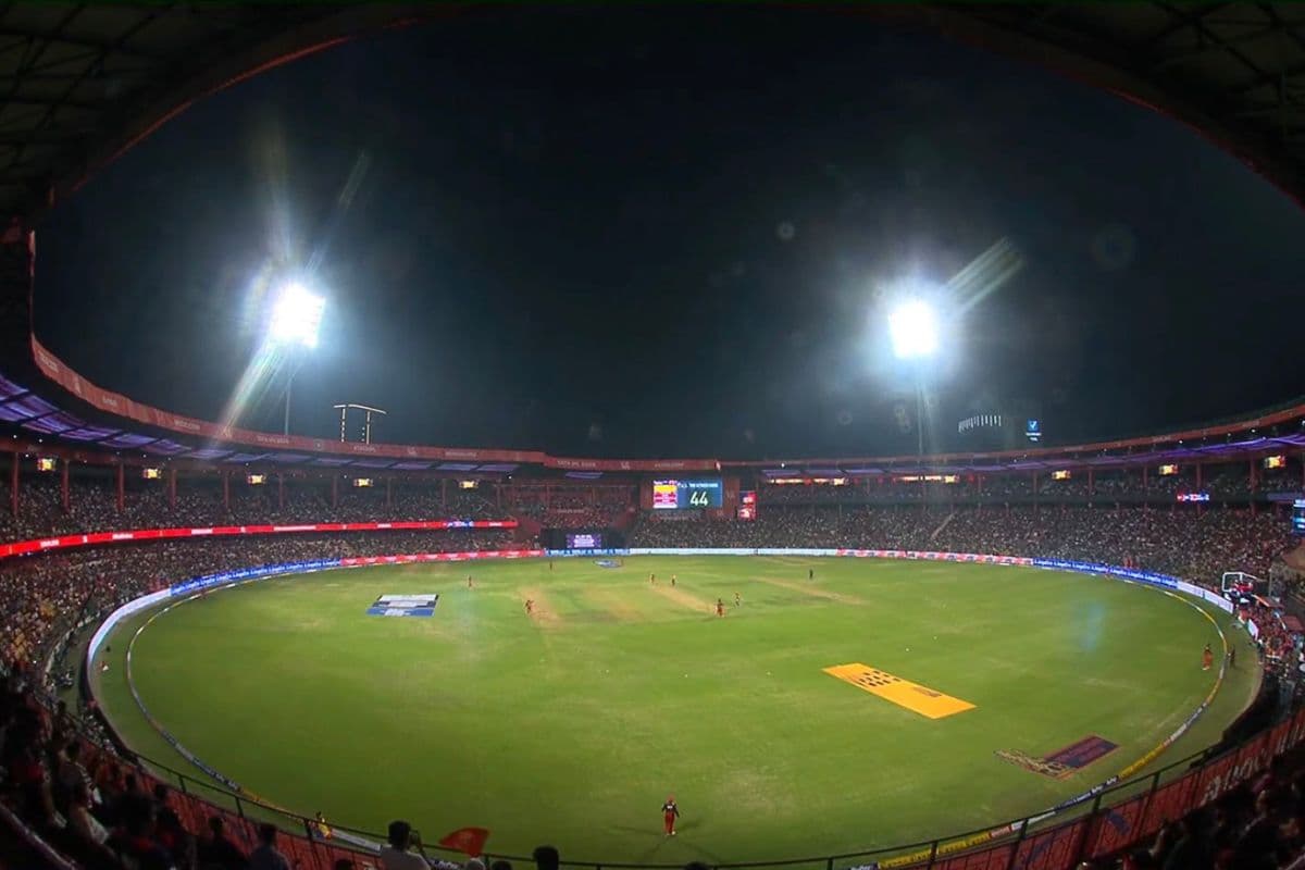 वानखेड़े में क्या बारिश बनेगी विलेन? जानें की पिच से किसको मिलेगी मदद