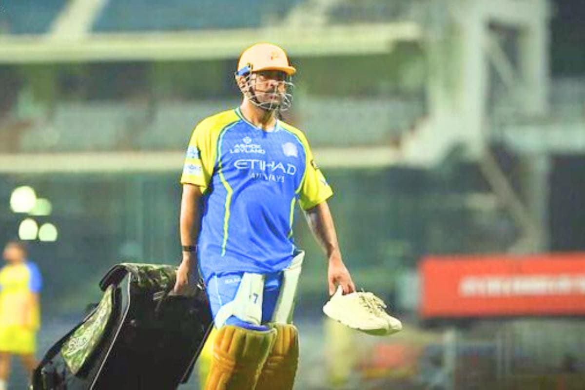IPL 2026 से पहले खुलासा, कौन है वो खिलाड़ी जो धोनी को पिलाता है हुक्का?
