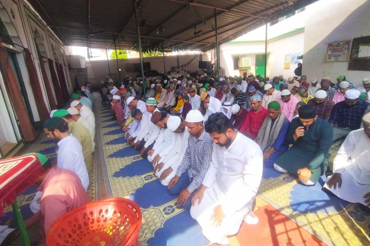 नोवामुंडी में अलविदा जुमे पर मस्जिदों में उमड़ा जनसैलाब, अमन-चैन की मांगी गई दुआ