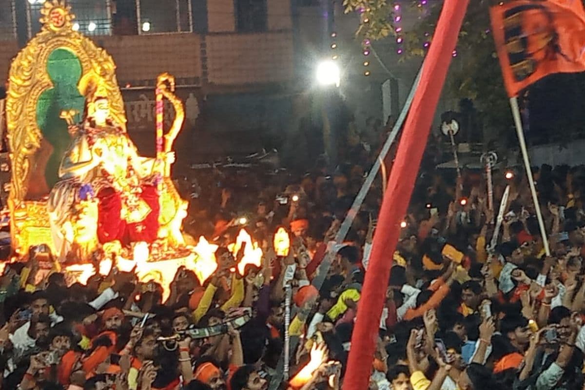 Garhwa: भक्ति और शौर्य का संगम, जय श्रीराम के उद्घोष से गूंजी गढ़वा की गलियां