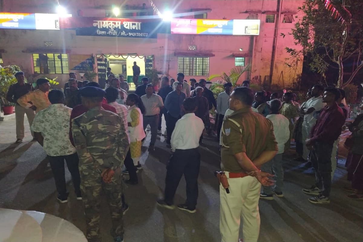 नामकुम थाने की हाजत में आत्महत्या मामले में कार्रवाई, थाना प्रभारी समेत सात पुलिसकर्मी सस्पेंड