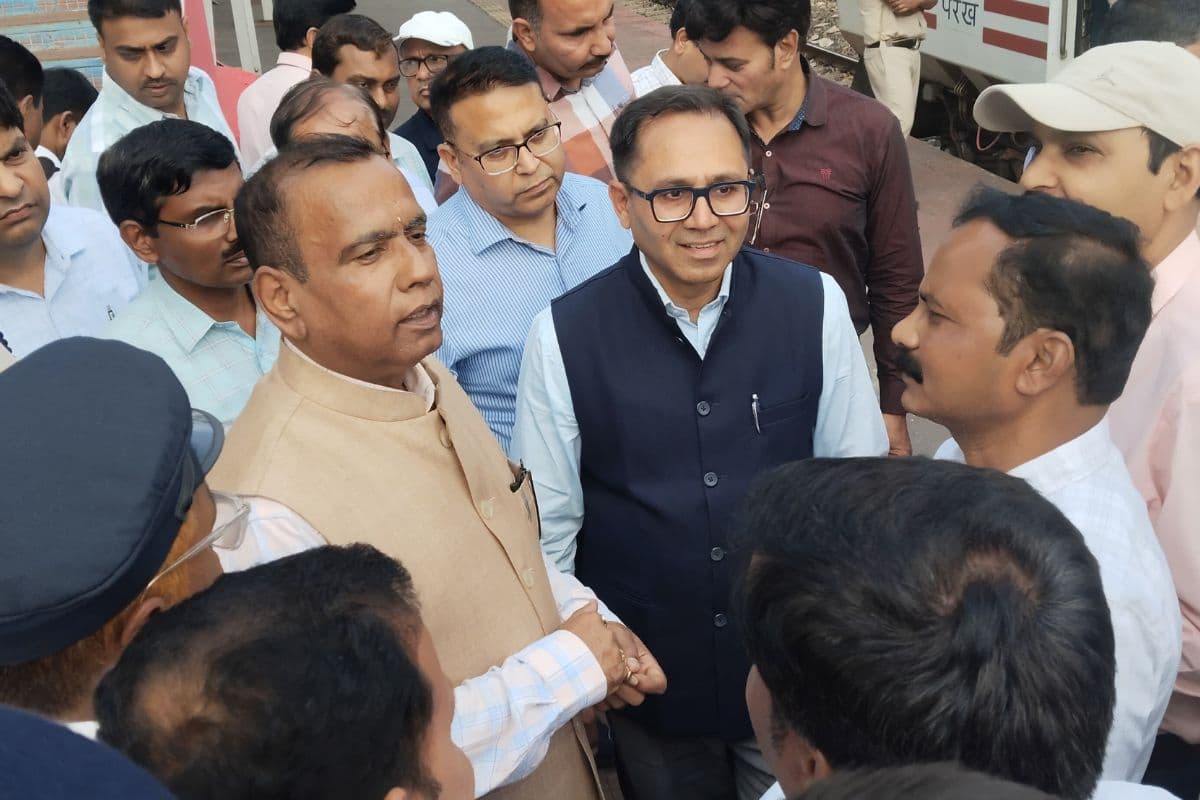 Saraikela: दक्षिण पूर्व रेलवे के महाप्रबंधक पहुंचे सीनी, रेलवे यूनियन से गिनाई समस्याएं