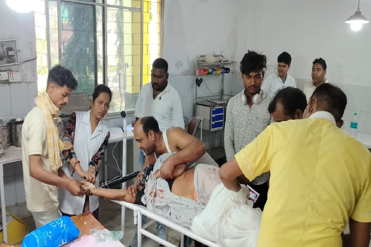 राजमहल में तेज ट्रैक्टर की टक्कर से नानी की मौत, घायल नाती रेफर