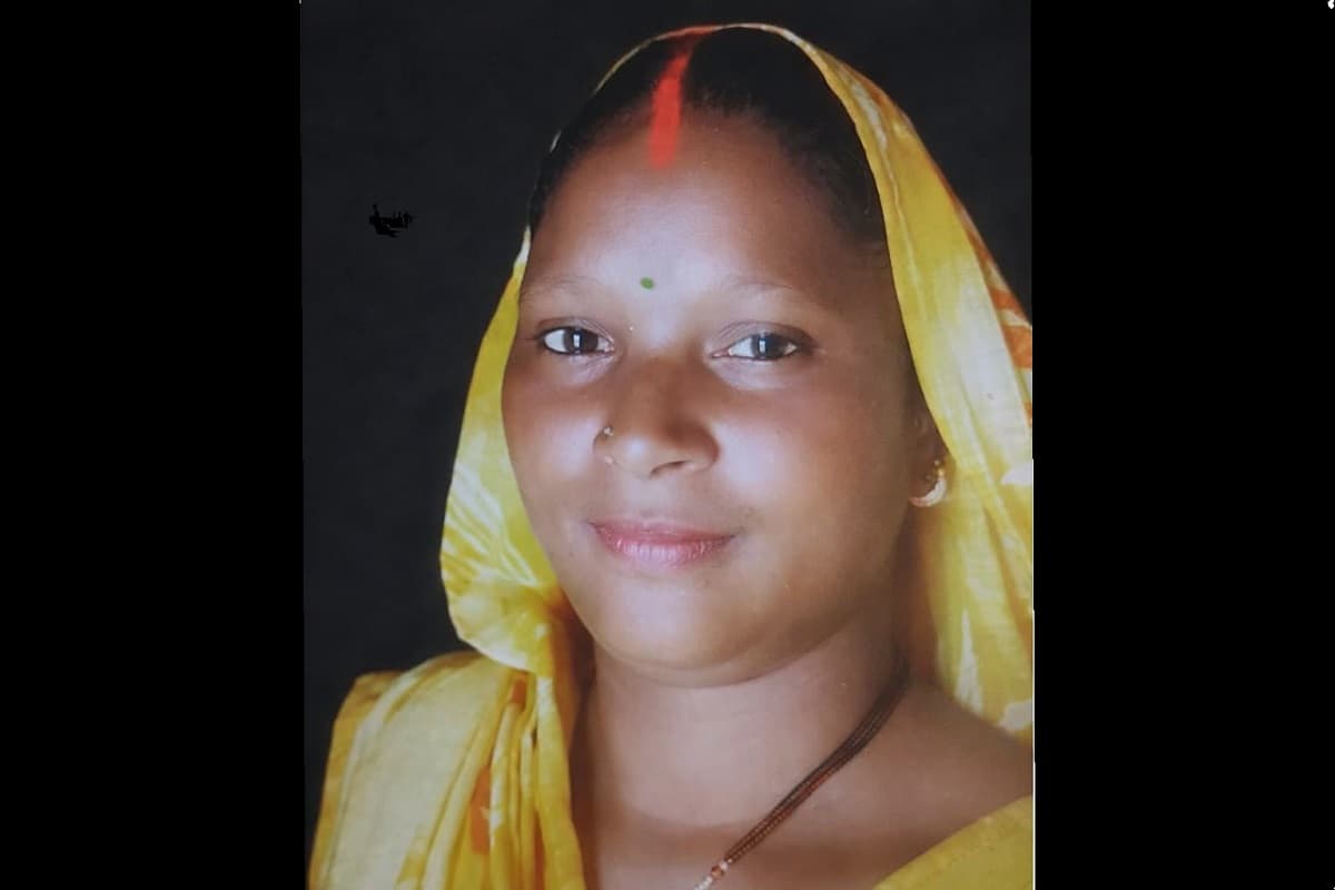 गुमला के महुआडाड़ में चलती बाइक से गिरी महिला, हो गई मौत