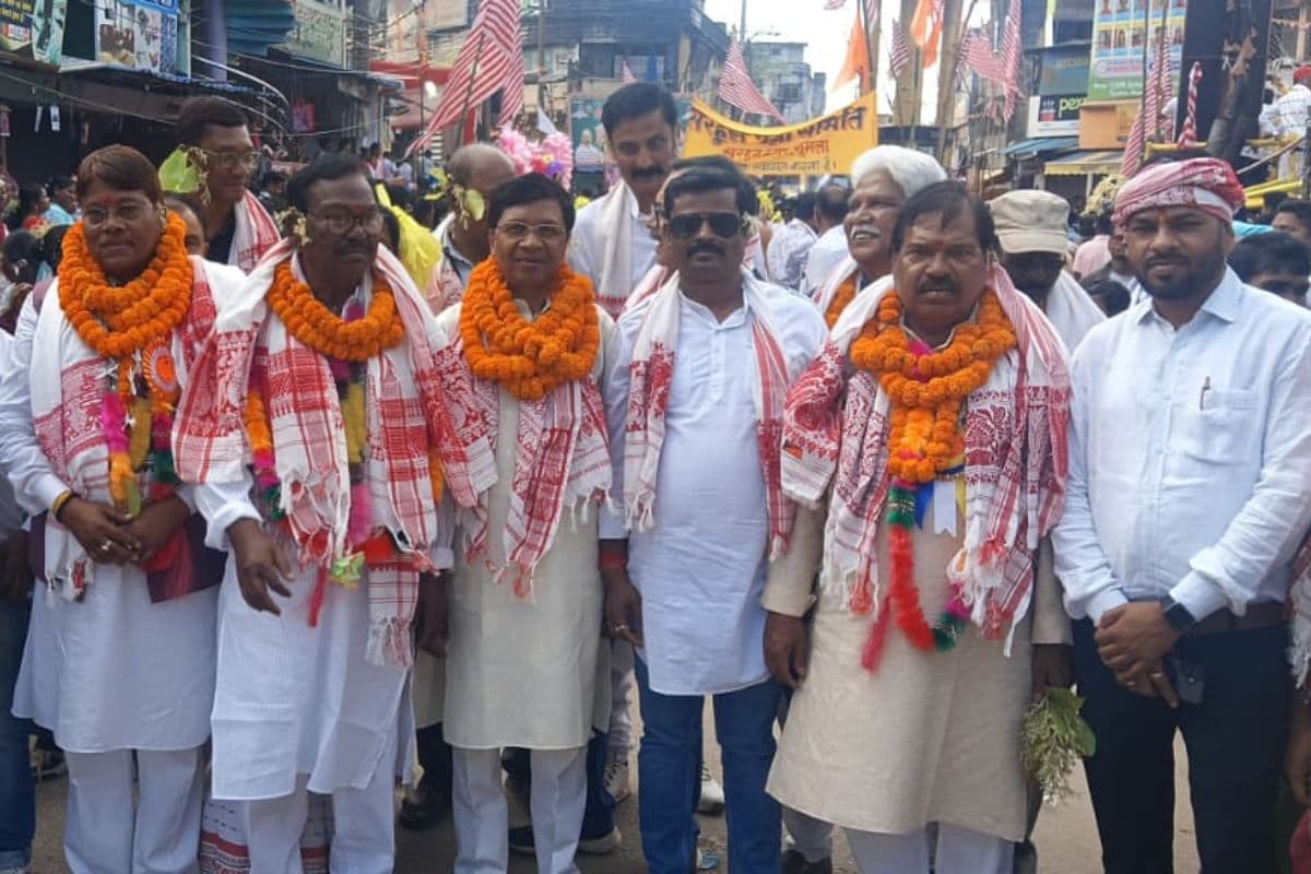 Gumla: सरहुल जुलूस में 60 हजार से अधिक भीड़, नगाड़ा और मांदर से गूंजा शहर