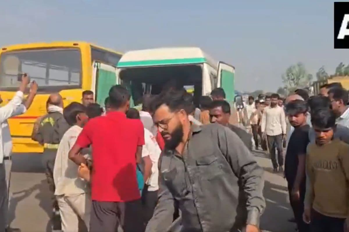 यूपी के कौशांबी में बड़ा हादसा, ट्रेलर से टकराई पिकअप वैन, आठ लोगों की मौत