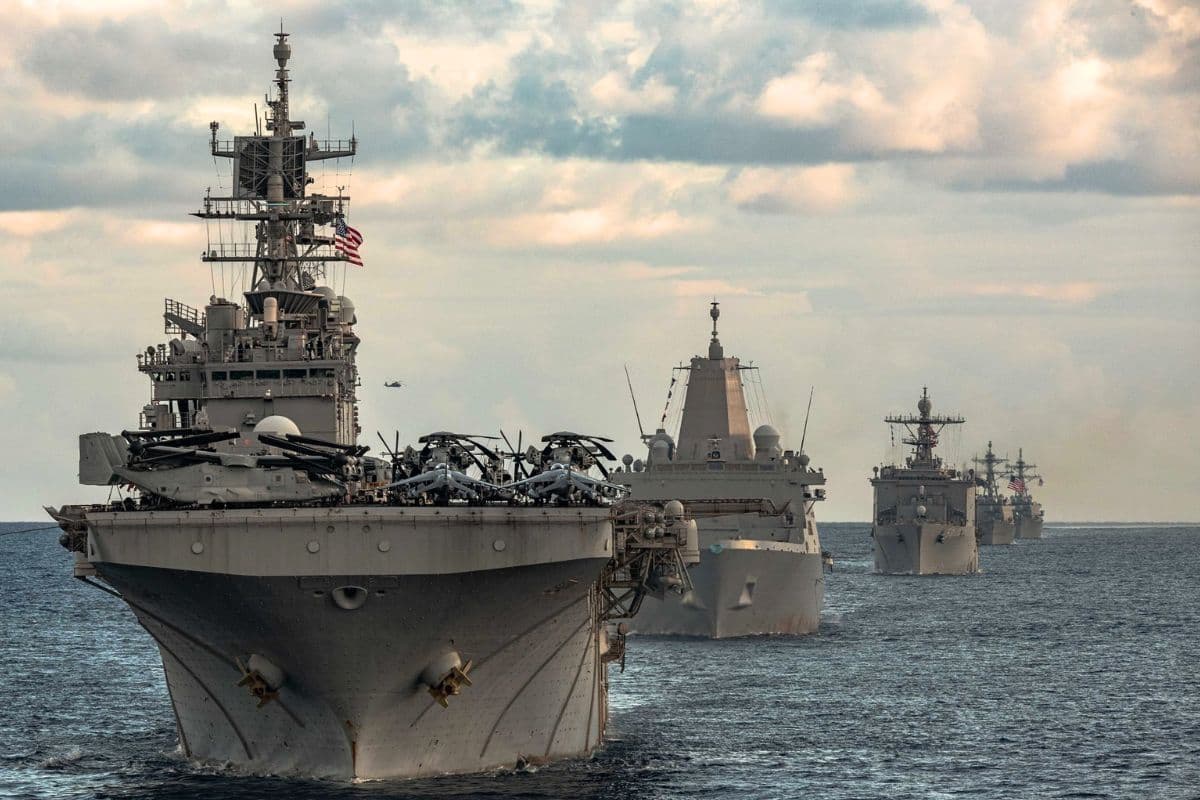 ईरान के इर्द-गिर्द पहले ही 2 जंगी जहाज हैं, तो फिर अमेरिका ने तीसरा- USS Tripoli क्यों भेजा?