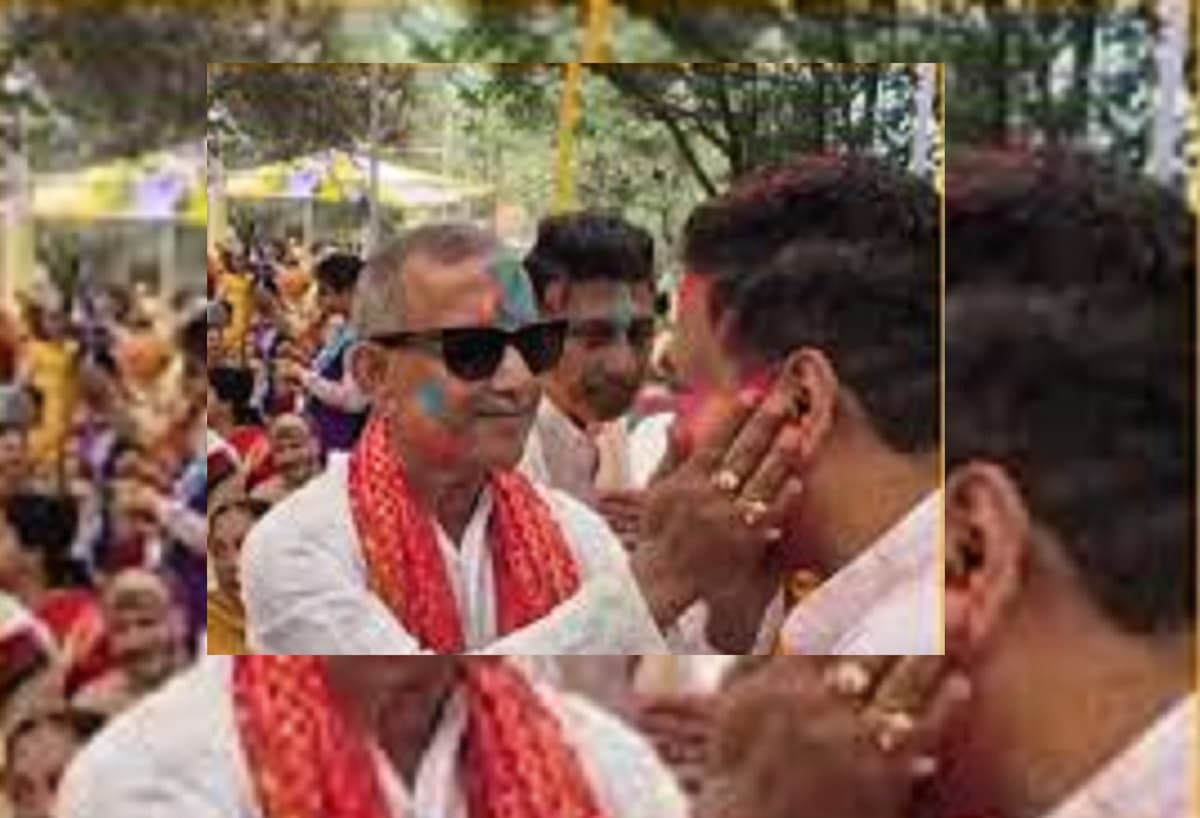 सिलीगुड़ी में दिखा राजनीतिक सौहार्द, बीच सड़क पर गले मिले BJP और TMC नेता