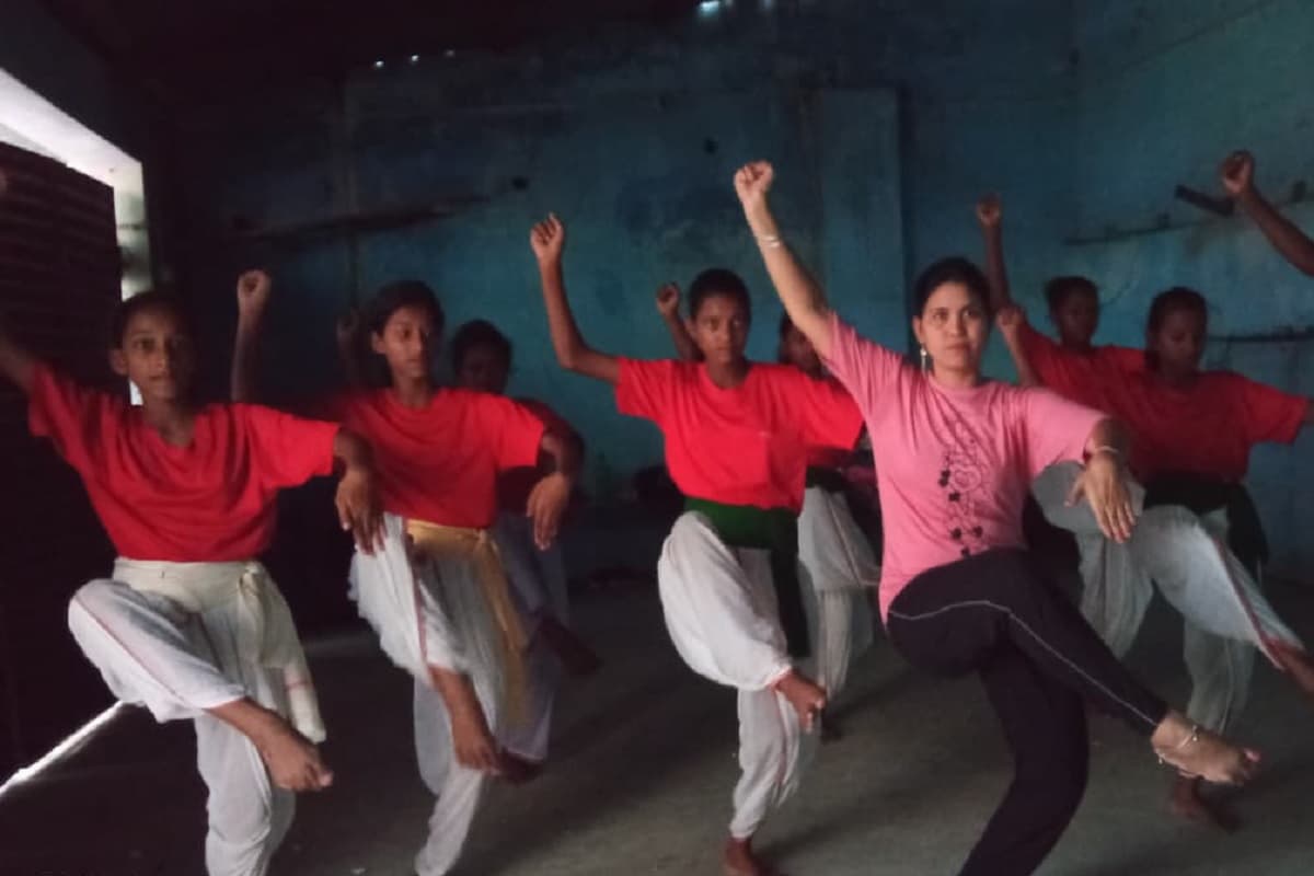 Women’s Day: सरायकेला में छऊ नृत्य की नई पौध तैयार कर रहीं कुसमी पटनायक, कई शहरों में दे चुकी हैं प्रस्तुति