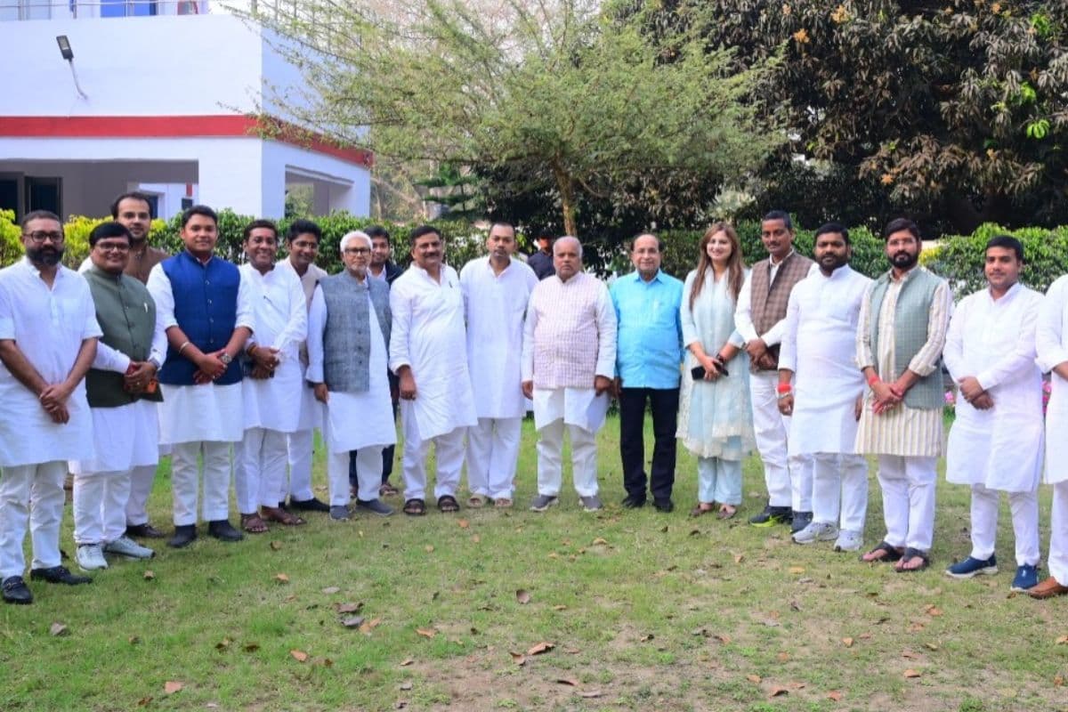 विधायकों संग निशांत कुमार ने की मीटिंग, विकसित बिहार का पोस्टर जारी