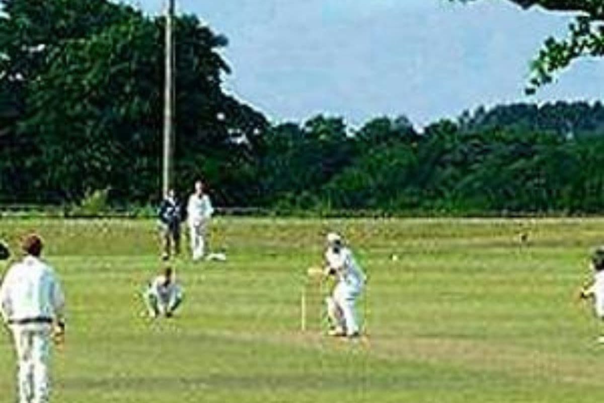 क्रिकेट खेलते हुए छात्र की मौत, ईद मनाने आया था घर