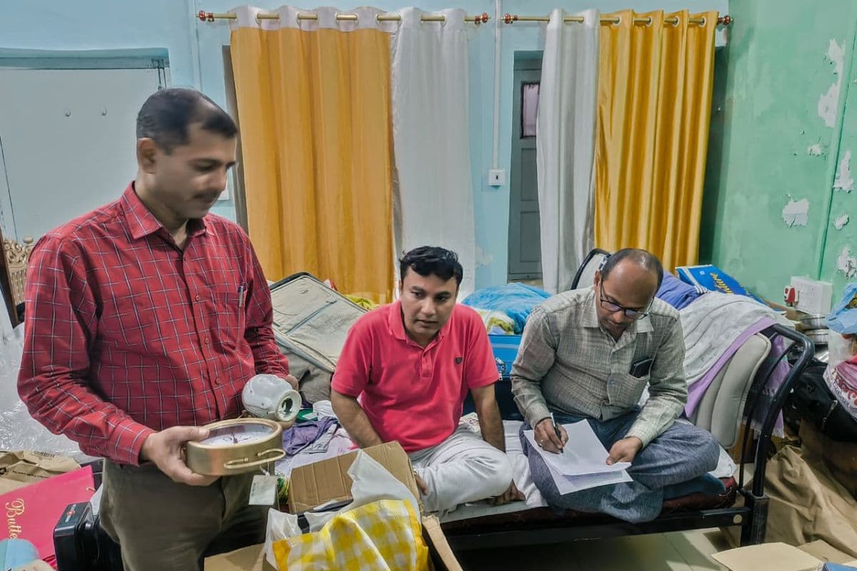 बिहार में डिप्टी कमिश्नर के ठिकानों पर रेड, SVU की टीम खंगाल रही डॉक्यूमेंट्स