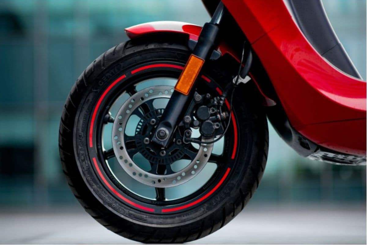 कार और बाइक में ABS क्या होता है? जानिए क्यों जरूरी है ये सेफ्टी फीचर