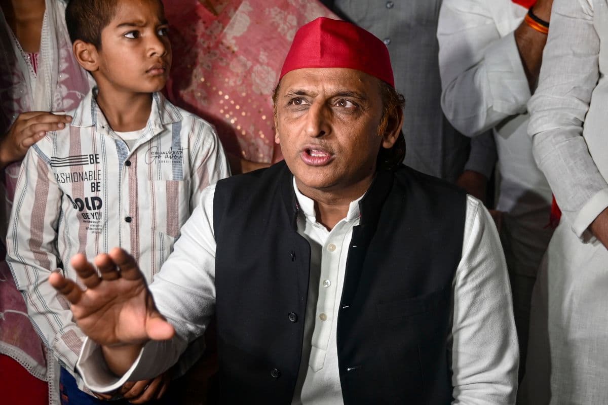 नोएडा में मजदूरों का फूटा गुस्सा तो अखिलेश ने सरकार पर बोला हमला, बीजेपी को बताया जिम्मेदार