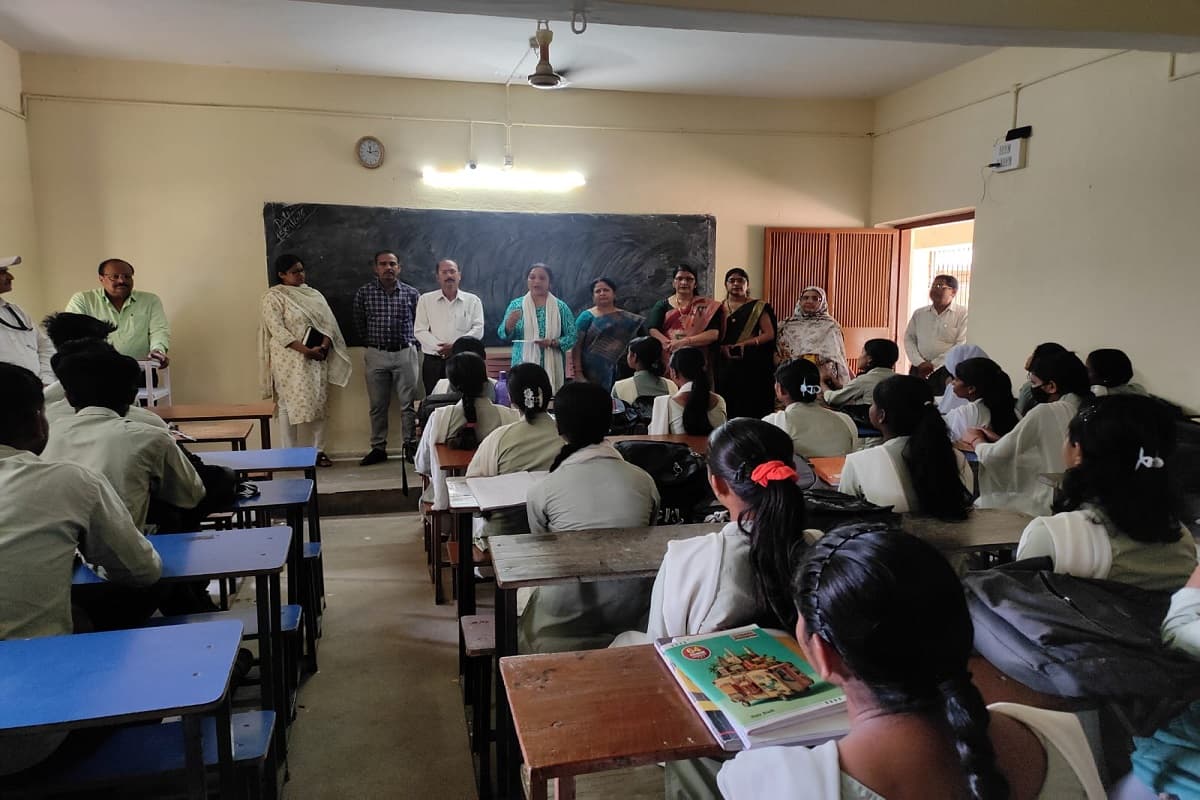 कमला नेहरू कॉलेज में ‘प्रभात खबर’ का नशा मुक्ति अभियान, विद्यार्थियों ने लिया आजीवन नशा न करने का संकल्प