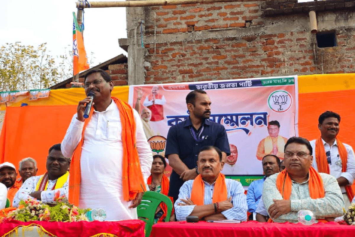 बंगाल के रण में अर्जुन मुंडा की एंट्री, बंदवान विधानसभा क्षेत्र में जनसभा को किया संबोधित