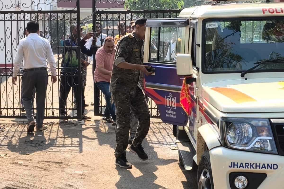 बोकारो ट्रेजरी से वेतन मद में राशि निकासी का मामला, पुलिस ने आरोपित अकाउंटेंट को किया गिरफ्तार