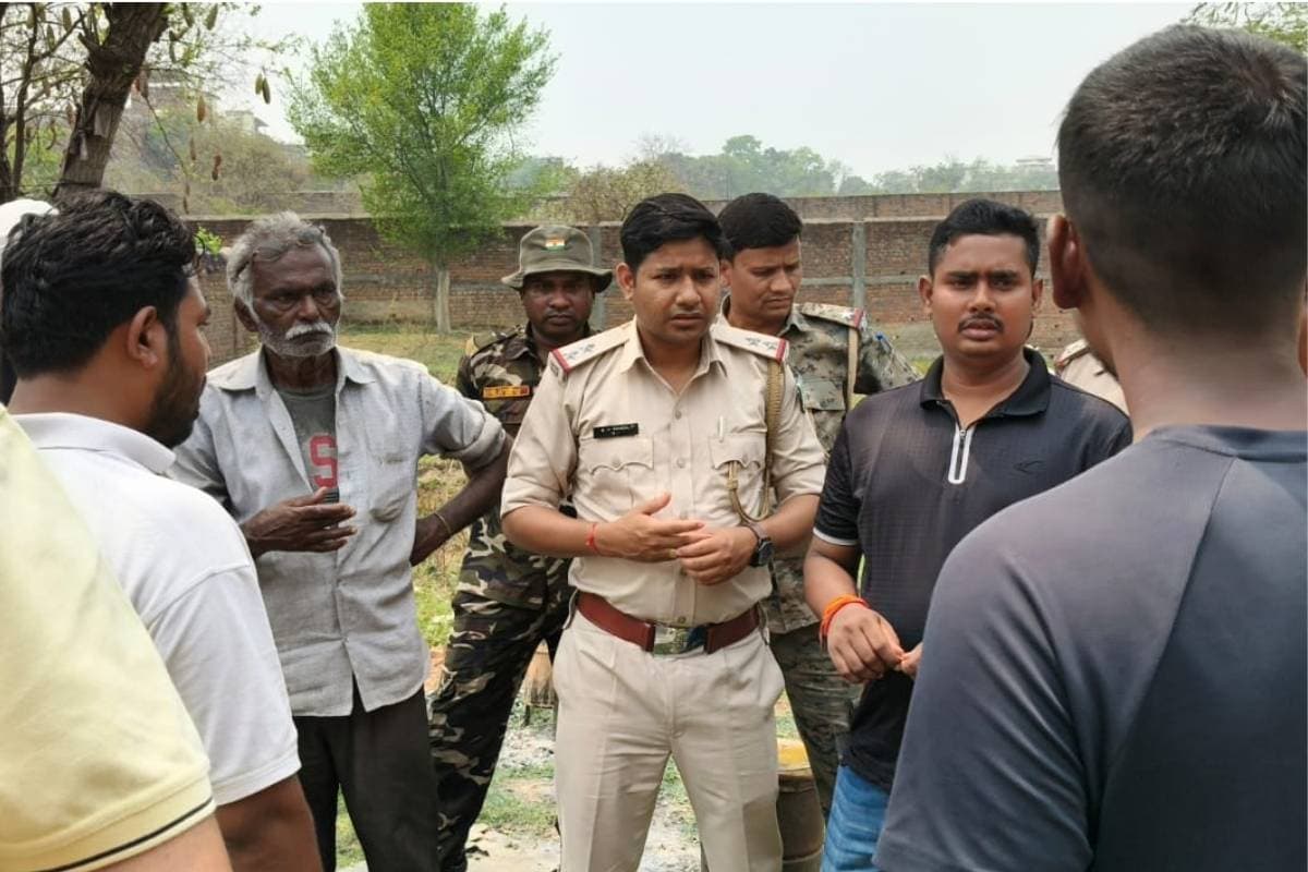 गोमिया में पेंटर की संदिग्ध मौत, दुकान के पीछे मिला शव, हत्या की आशंका