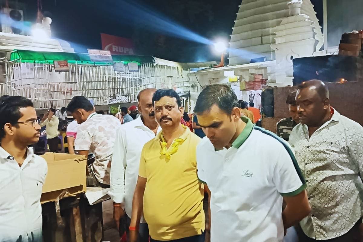 नालंदा भगदड़ के बाद बाबा बैद्यनाथ मंदिर में हाई अलर्ट, एसपी ने देर रात दो घंटे तक किया निरीक्षण