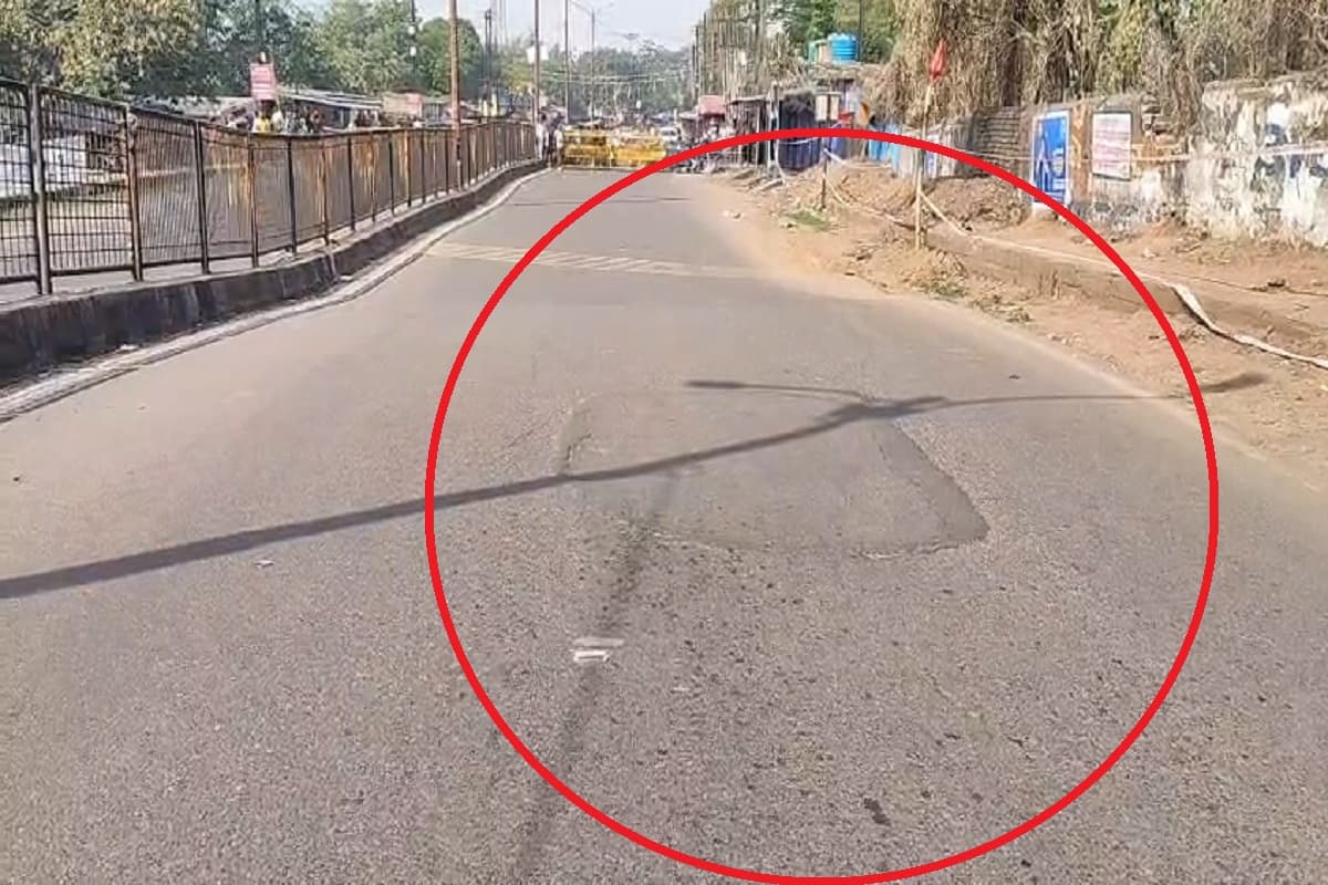 धनबाद के केंदुआडीह में सड़क धंसान और दरारों से बढ़ा खतरा, एनएच-32 का हिस्सा बना खतरनाक