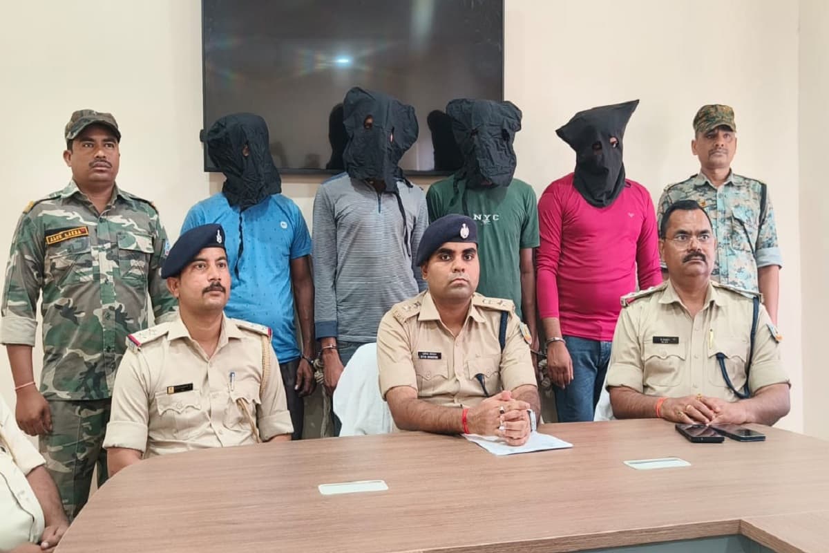 धनबाद में पुलिस की बड़ी कार्रवाई, चार बाइक चोर गिरफ्तार