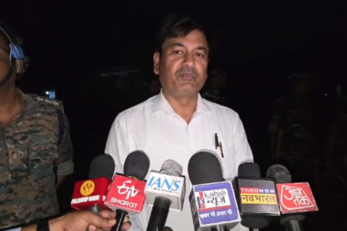 गढ़वा में बवाल: मुआवजे पर भिड़ी भीड़ और पुलिस, लाठीचार्ज और 10 राउंड हवाई फायरिंग